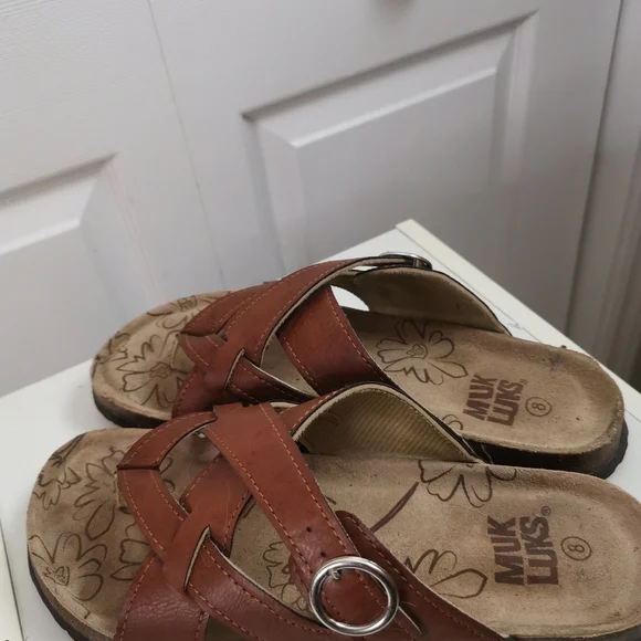 Muk Luks Women's Tan Cross-Strap Sandals - Picture 7 of 8